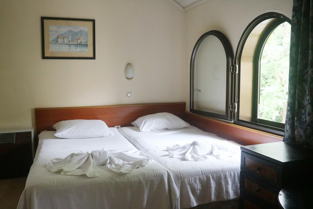 Garni Hotel Vila Aleksandar Herceg Novi Kültér fotó